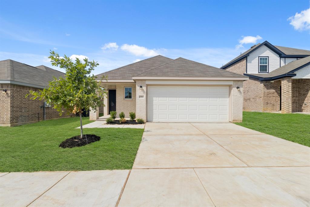 1604 Romans Road Ennis, TX 75119 - Photo 2 of 15 a front view of house with yard and green space