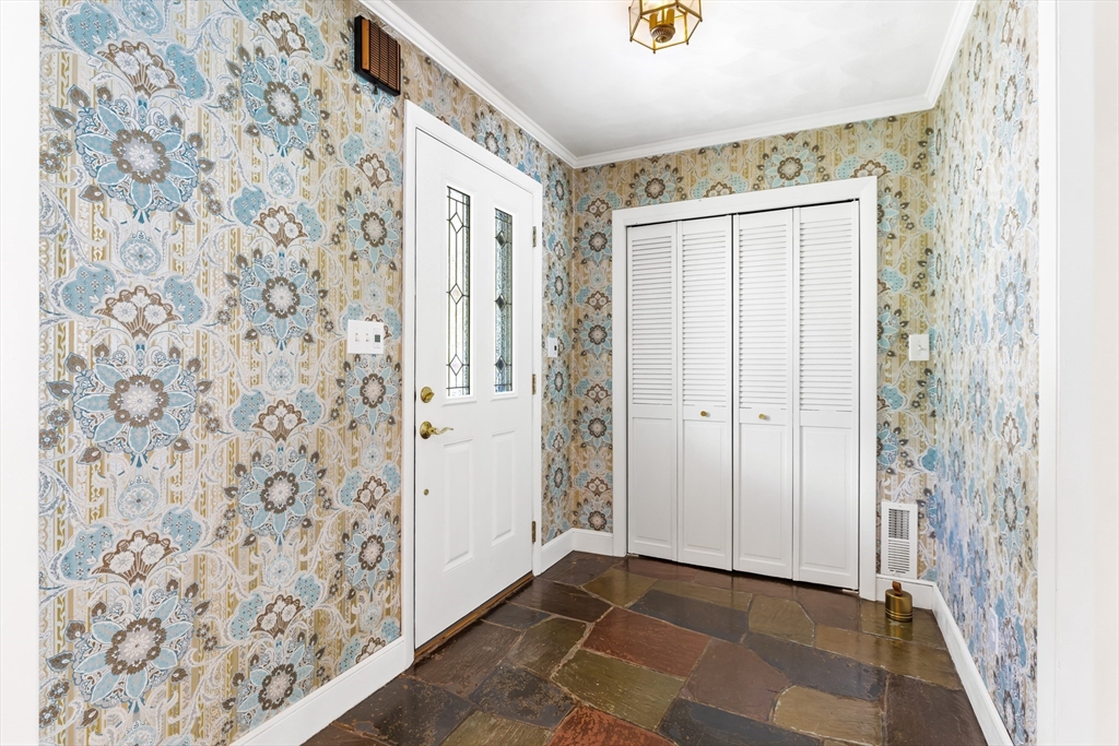 14 Hardwick Road Natick, MA 01760 - Photo 4 of 39