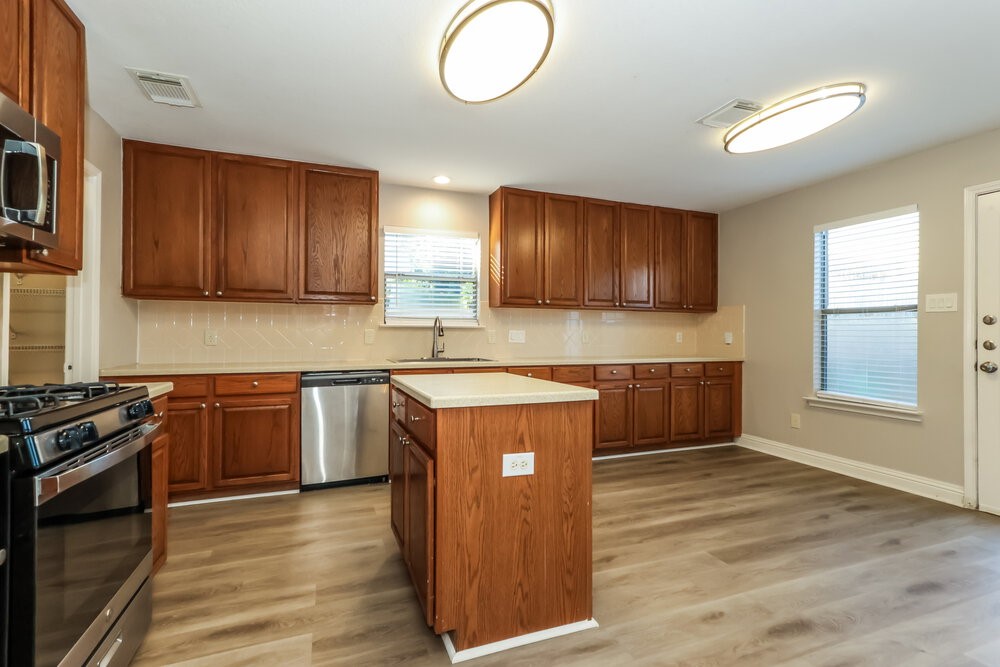 29623 Legends Bluff Drive Spring, TX 77386 - Photo 7 of 17 Gallery Image 7