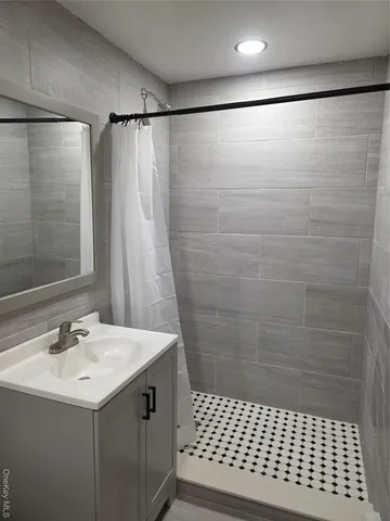 $2,600 | 8 Holly Court, North Babylon, NY 11703