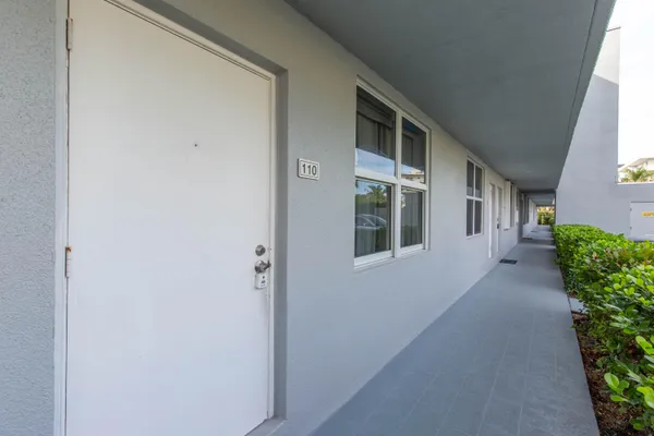 $3,400 | 2565 South Ocean Boulevard, Unit 1100, Palm Beach, FL 33480