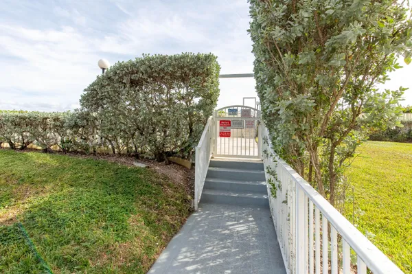 $3,400 | 2565 South Ocean Boulevard, Unit 1100, Palm Beach, FL 33480