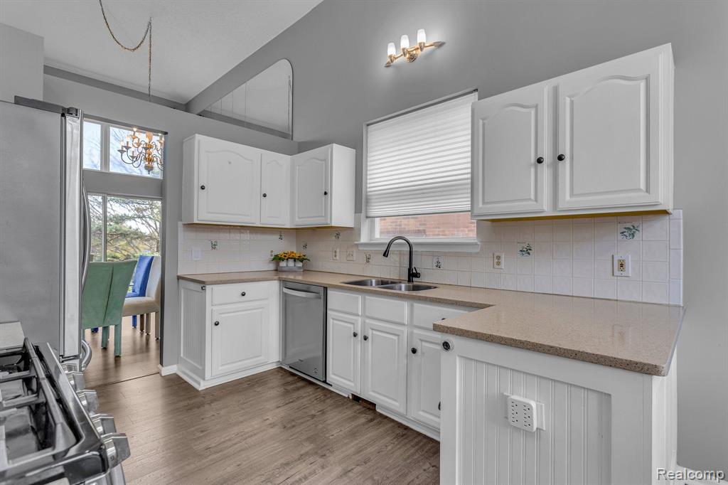 3087 Silverbrook Drive Rochester, MI 48306 - Photo 5 of 22