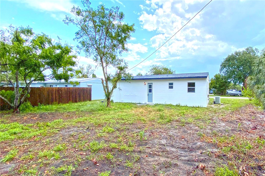 355 6th Road Southwest Vero Beach, FL 32962 - Photo 23 of 23 a backyard of a house with plants and large tree