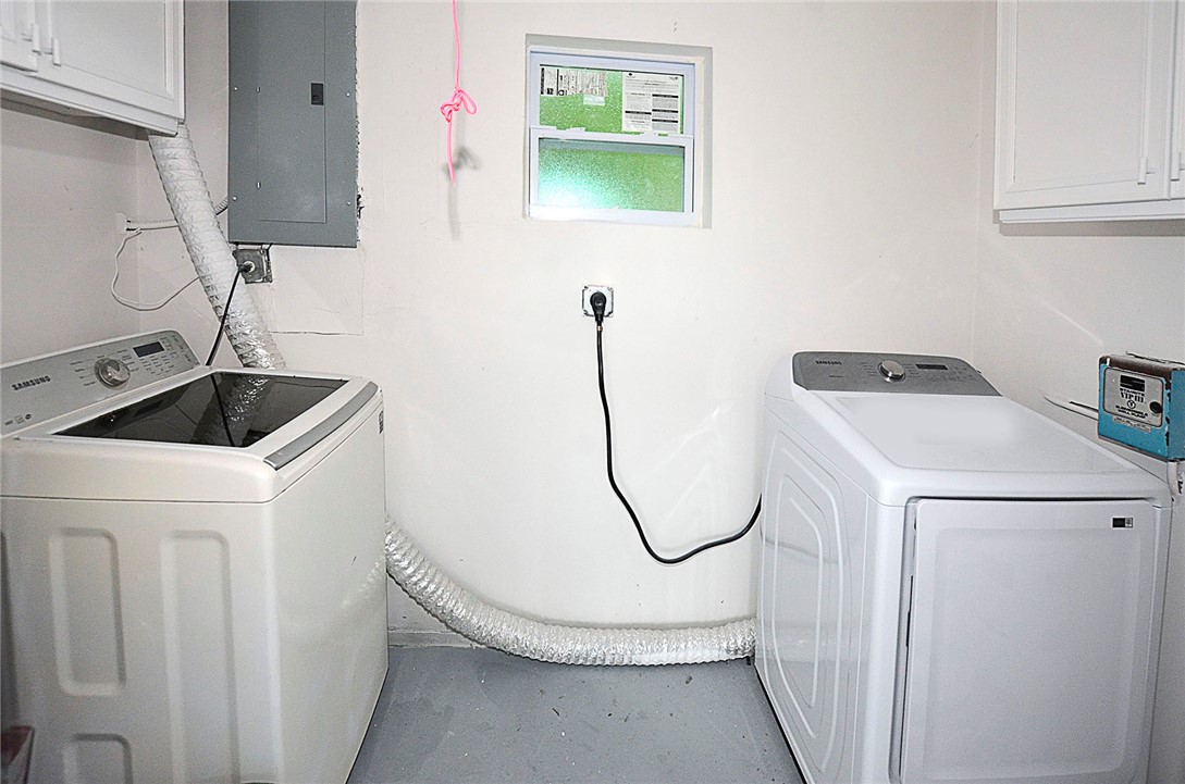 355 6th Road Southwest Vero Beach, FL 32962 - Photo 9 of 23 a utility room with dryer and washer