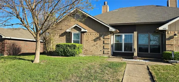 $1,795 | 923 Westover Drive, Lancaster, TX 75134