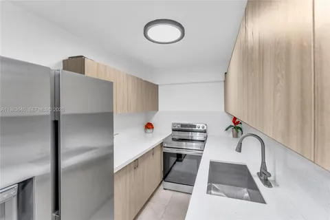 $1,900 | 1251 Northeast 108th Street, Unit 810, Miami, FL 33161