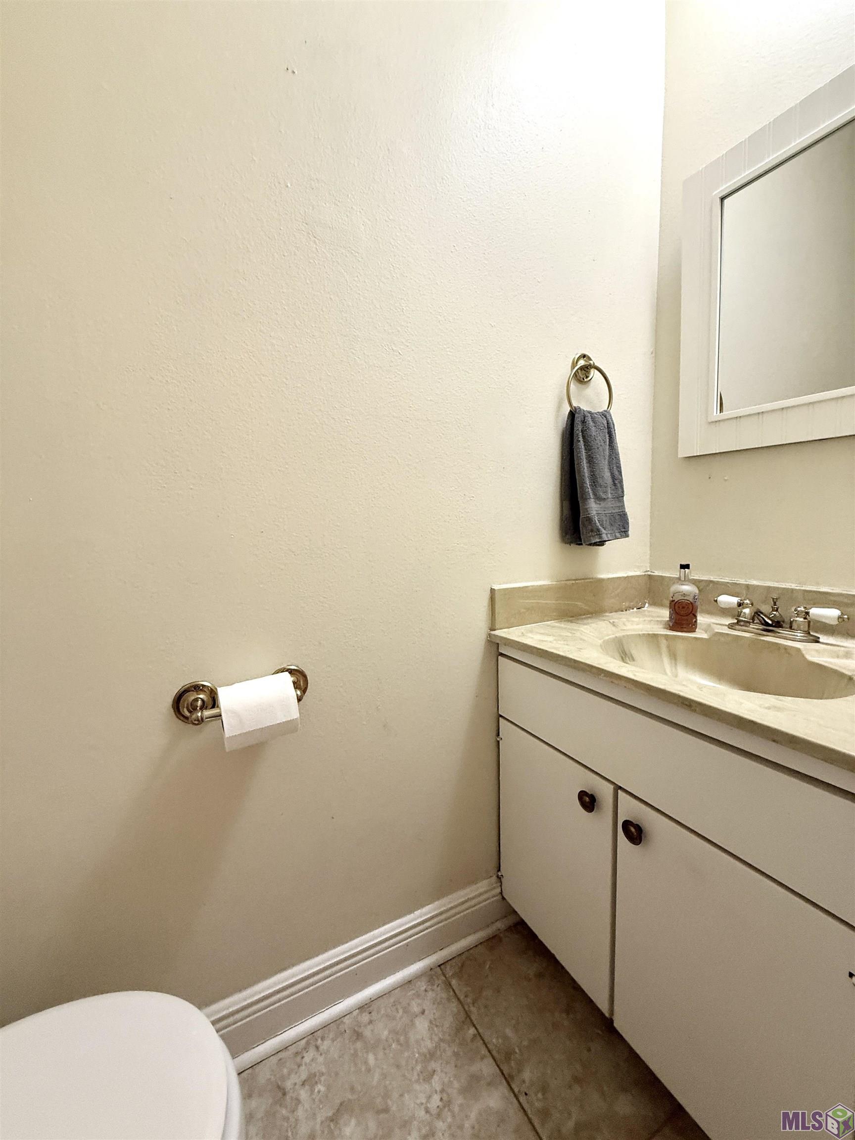 10053 Jefferson Highway Baton Rouge, LA 70809 - Photo 4 of 12 HALF BATH DOWNSTAIRS