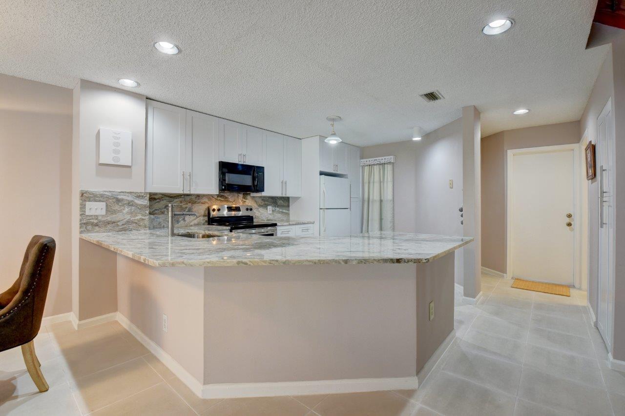 9517 Boca River Circle Boca Raton, FL 33434 - Photo 5 of 22 Kitchen & Extended Granite