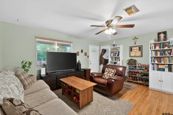 $300,000 | 16884 County Road 3147, Tyler, TX 75706