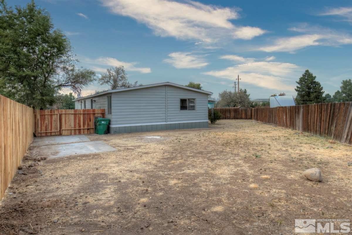 370 Scorpio Circle Reno, NV 89521 - Photo 24 of 25 a backyard of a house