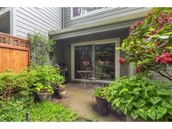 4880 Southwest Scholls Ferry Road, Unit 15 Portland, OR 97225 - Photo 17 of 21 Gallery Image 17