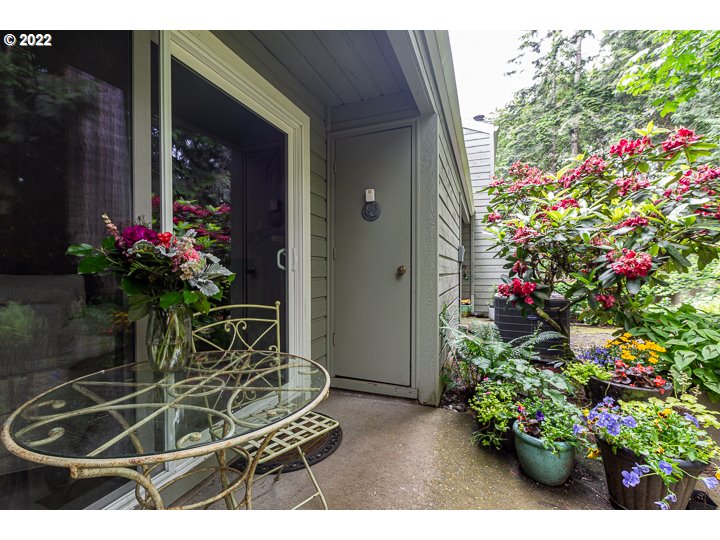 4880 Southwest Scholls Ferry Road, Unit 15 Portland, OR 97225 - Photo 19 of 21 Gallery Image 19
