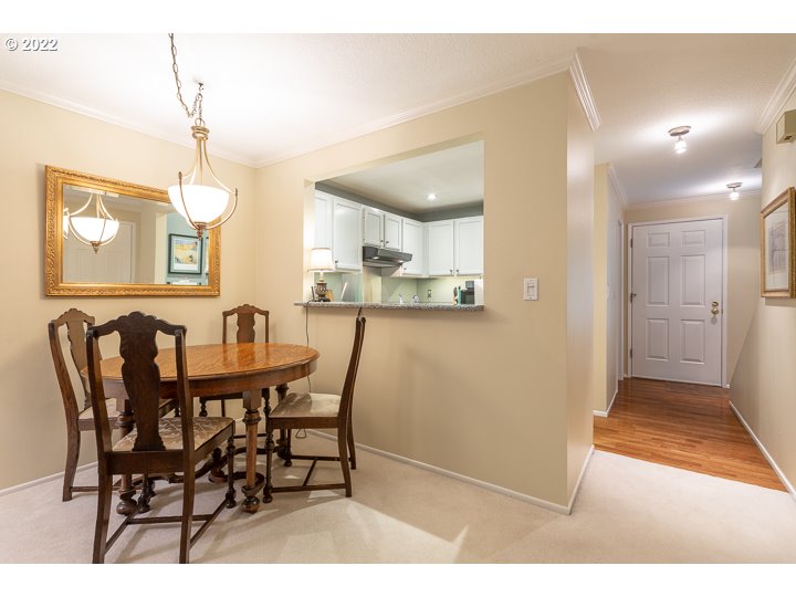 4880 Southwest Scholls Ferry Road, Unit 15 Portland, OR 97225 - Photo 6 of 21 Gallery Image 6
