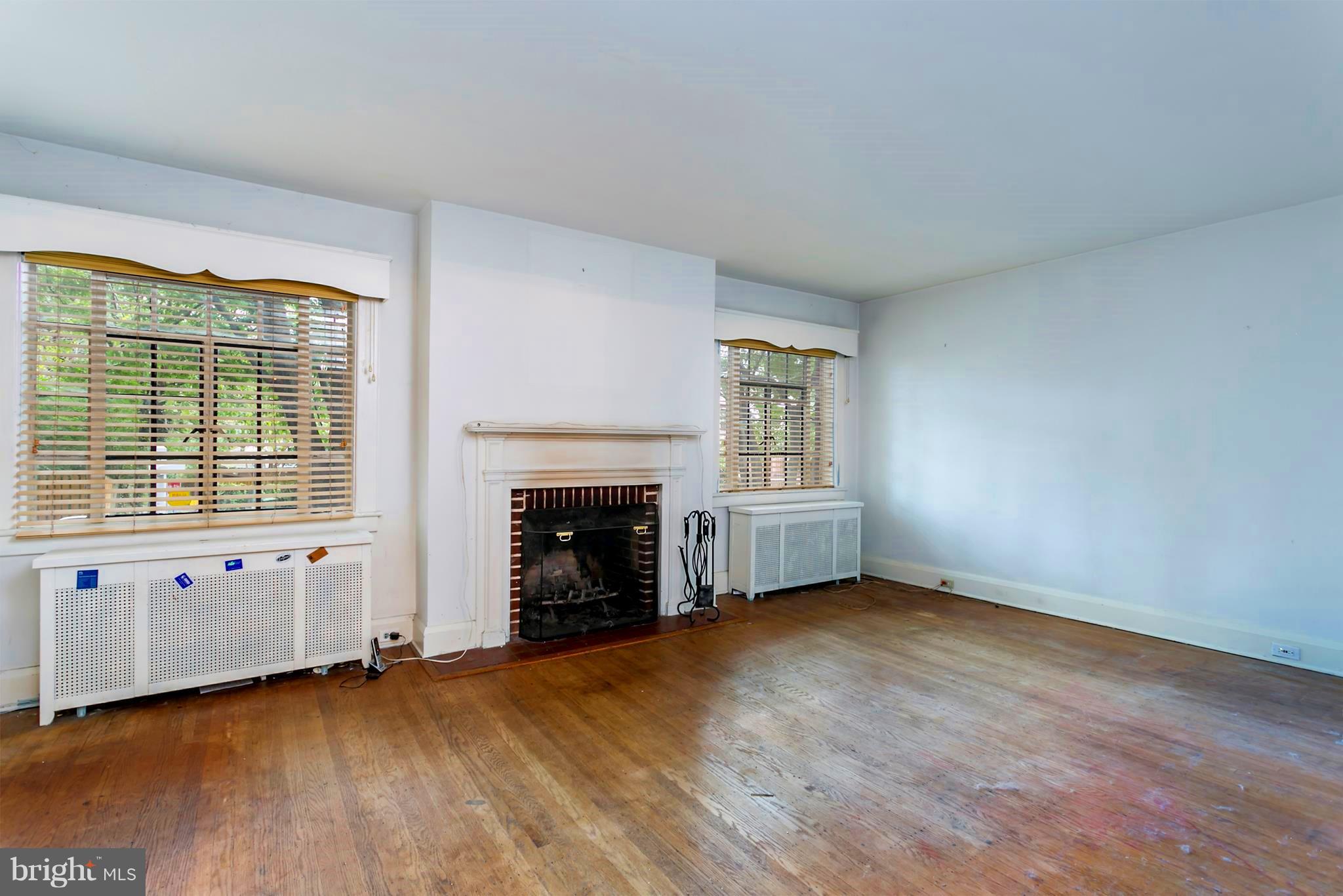 407 Wingate Road Baltimore, MD 21210 - Photo 3 of 24 Living Room