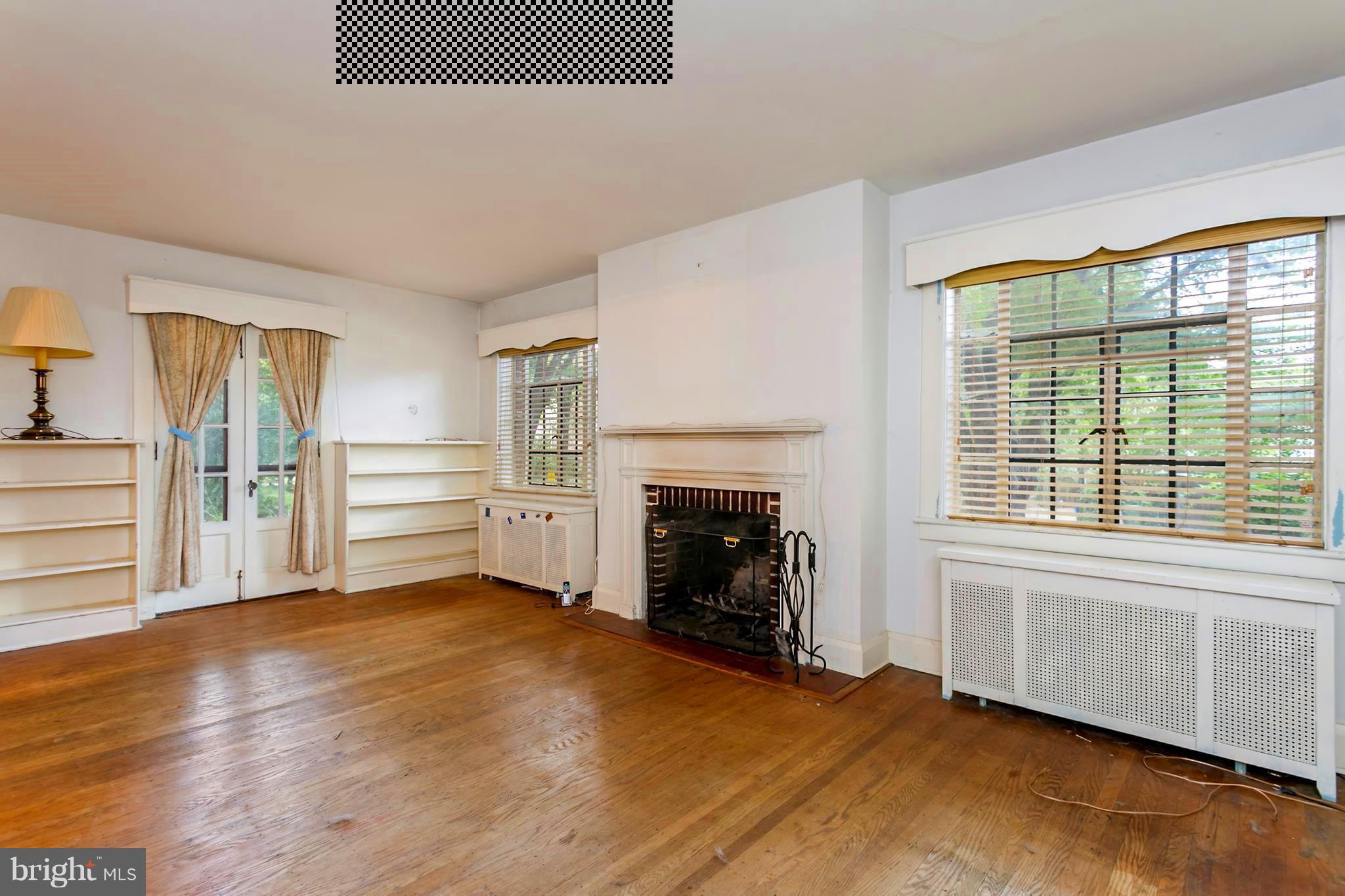 407 Wingate Road Baltimore, MD 21210 - Photo 4 of 24 Living Room