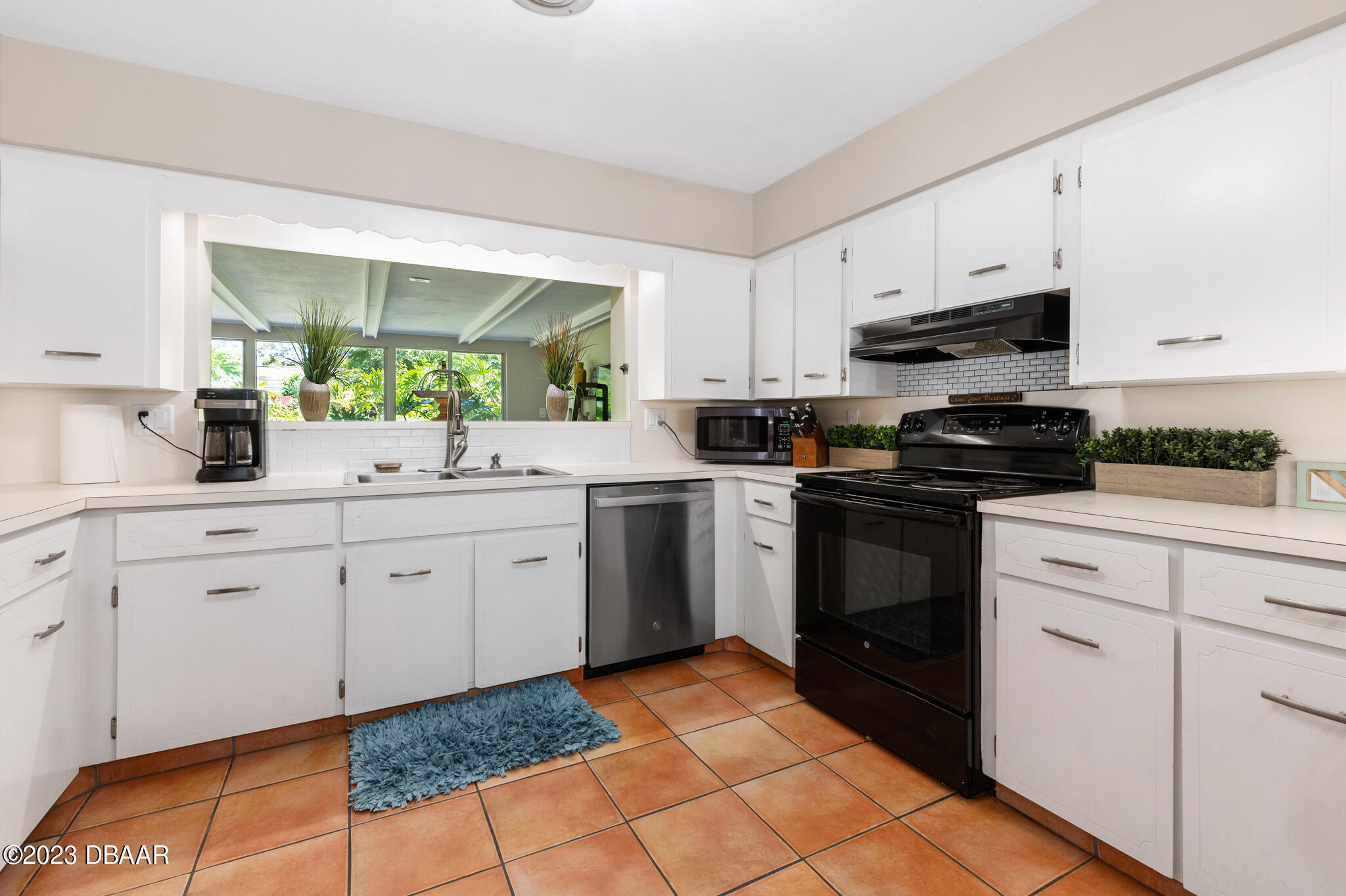 585 John Anderson Drive Ormond Beach, FL 32176 - Photo 9 of 44 AEP360-8