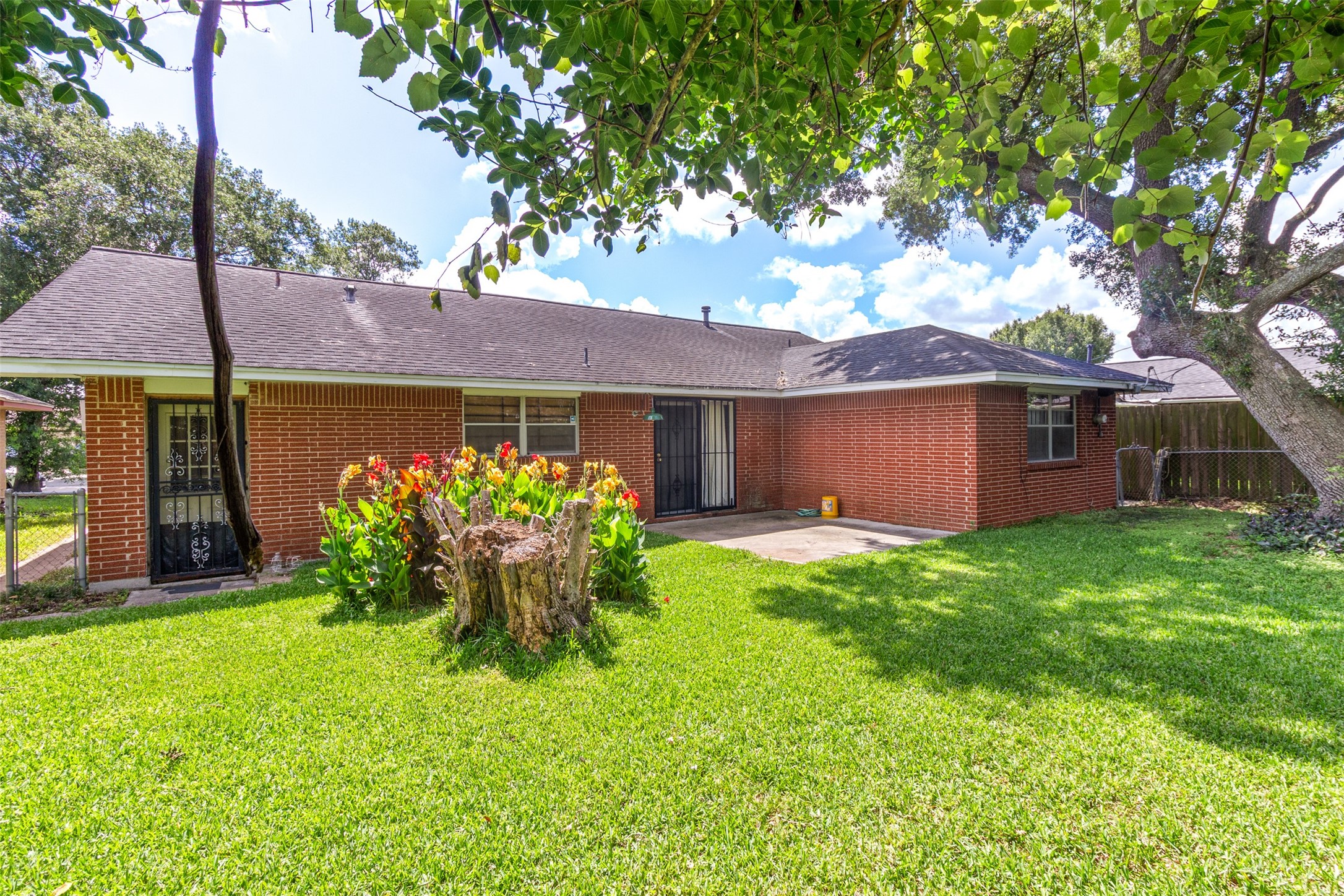 1806 Burke Road Pasadena, TX 77502 - Photo 11 of 12 Spacious backyard