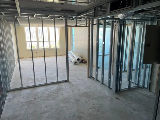 $1,899,000 | 4101 Pine Tree Drive, Unit 926 925, Miami Beach, FL 33140