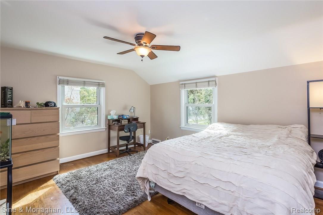 1300 Roslyn Road Grosse Pointe, MI 48236 - Photo 15 of 29 018-4859681-medium.jpg