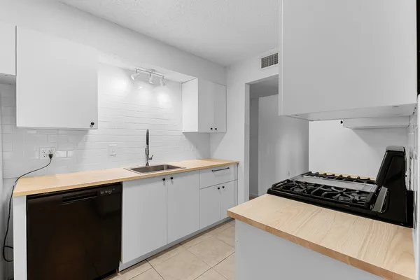 $219,900 | 1311 Monte Vista Drive, Lockhart, TX 78644