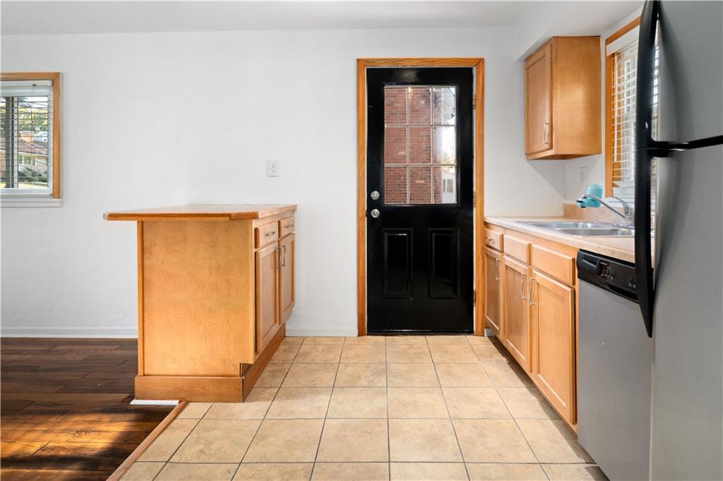 5222 Baptist Road Pittsburgh, PA 15236 - Photo 10 of 25 Gallery Image 10