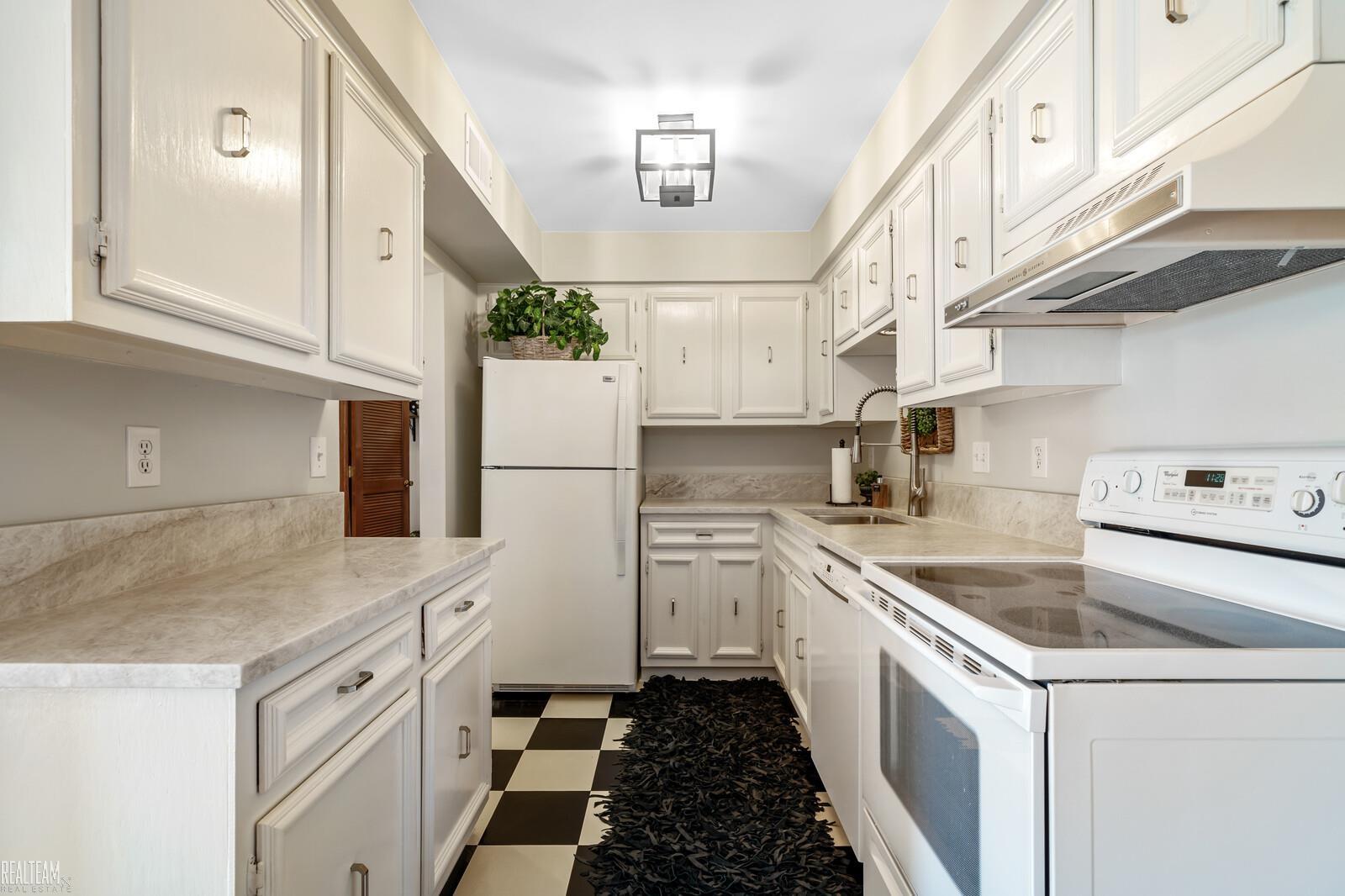 54709 Shelby Road Utica, MI 48316 - Photo 12 of 27 50160794-5908e4f2-26c5-41d9-89bf-a4e31ee5fc46.JPG