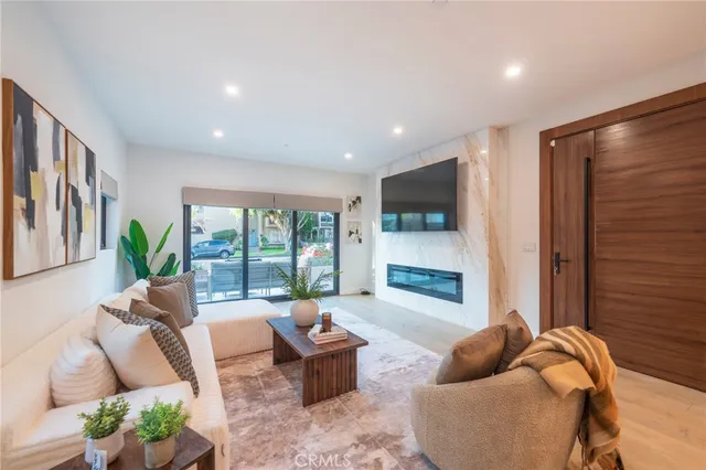 $3,499,000 | 422 20th Street, Huntington Beach, CA 92648