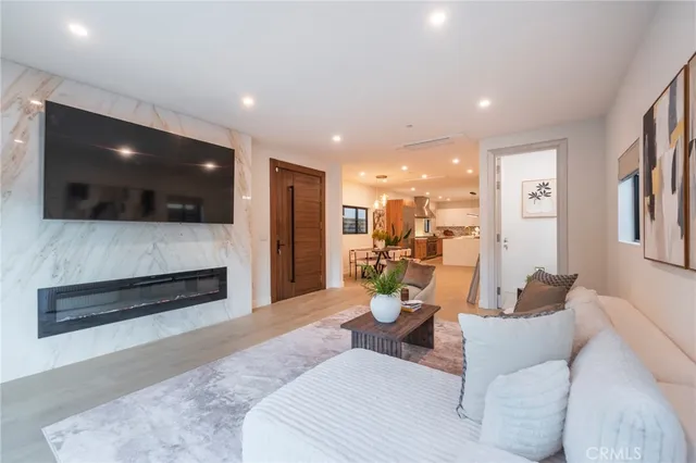 $3,499,000 | 422 20th Street, Huntington Beach, CA 92648