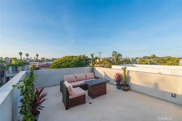 $3,499,000 | 422 20th Street, Huntington Beach, CA 92648
