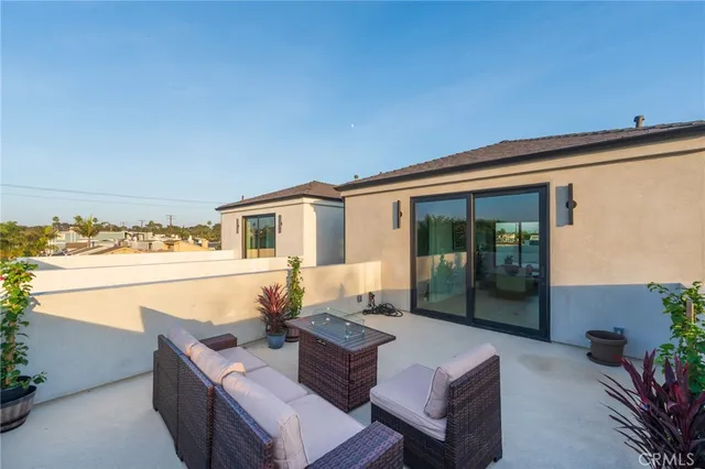 $3,499,000 | 422 20th Street, Huntington Beach, CA 92648