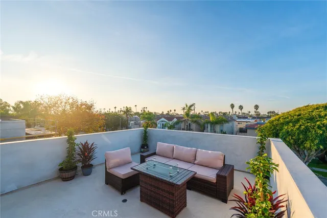 $3,499,000 | 422 20th Street, Huntington Beach, CA 92648