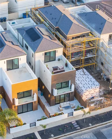 $3,499,000 | 422 20th Street, Huntington Beach, CA 92648