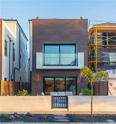 $3,499,000 | 422 20th Street, Huntington Beach, CA 92648