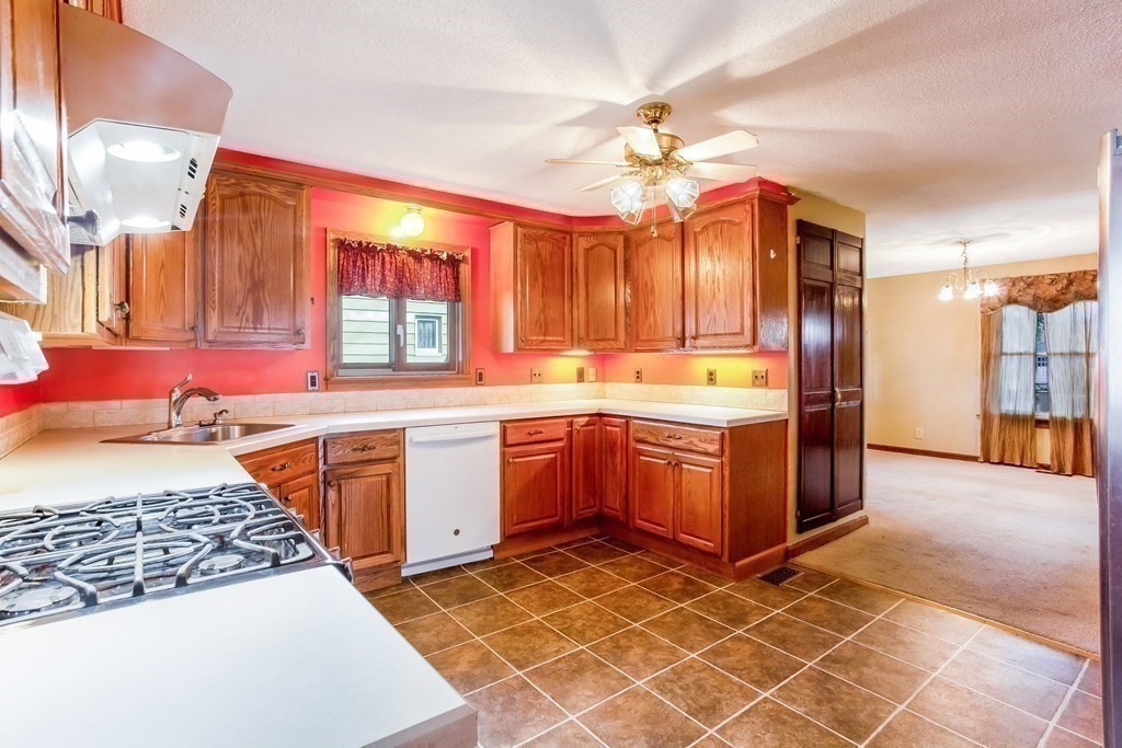 26 Rimmon Avenue Springfield, MA 01107 - Photo 16 of 40