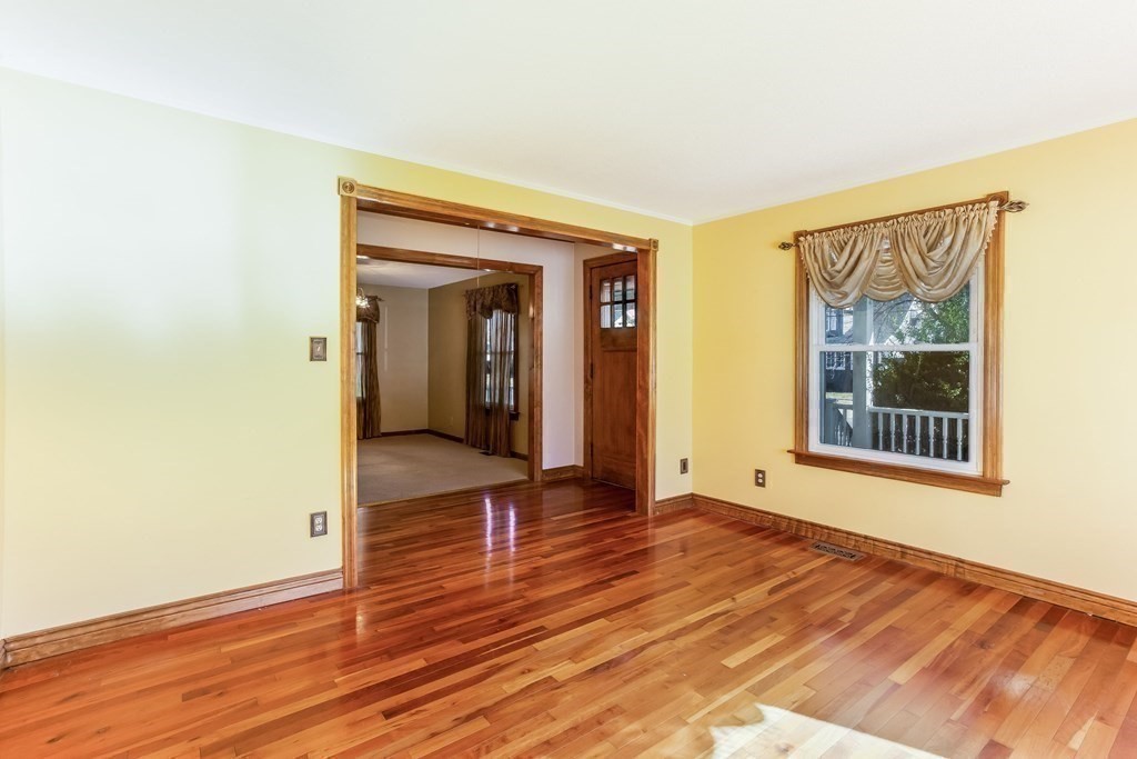 26 Rimmon Avenue Springfield, MA 01107 - Photo 9 of 40