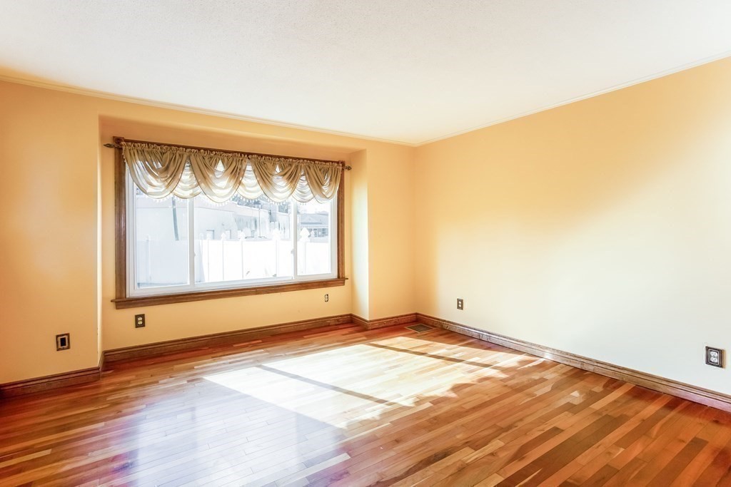 26 Rimmon Avenue Springfield, MA 01107 - Photo 10 of 40