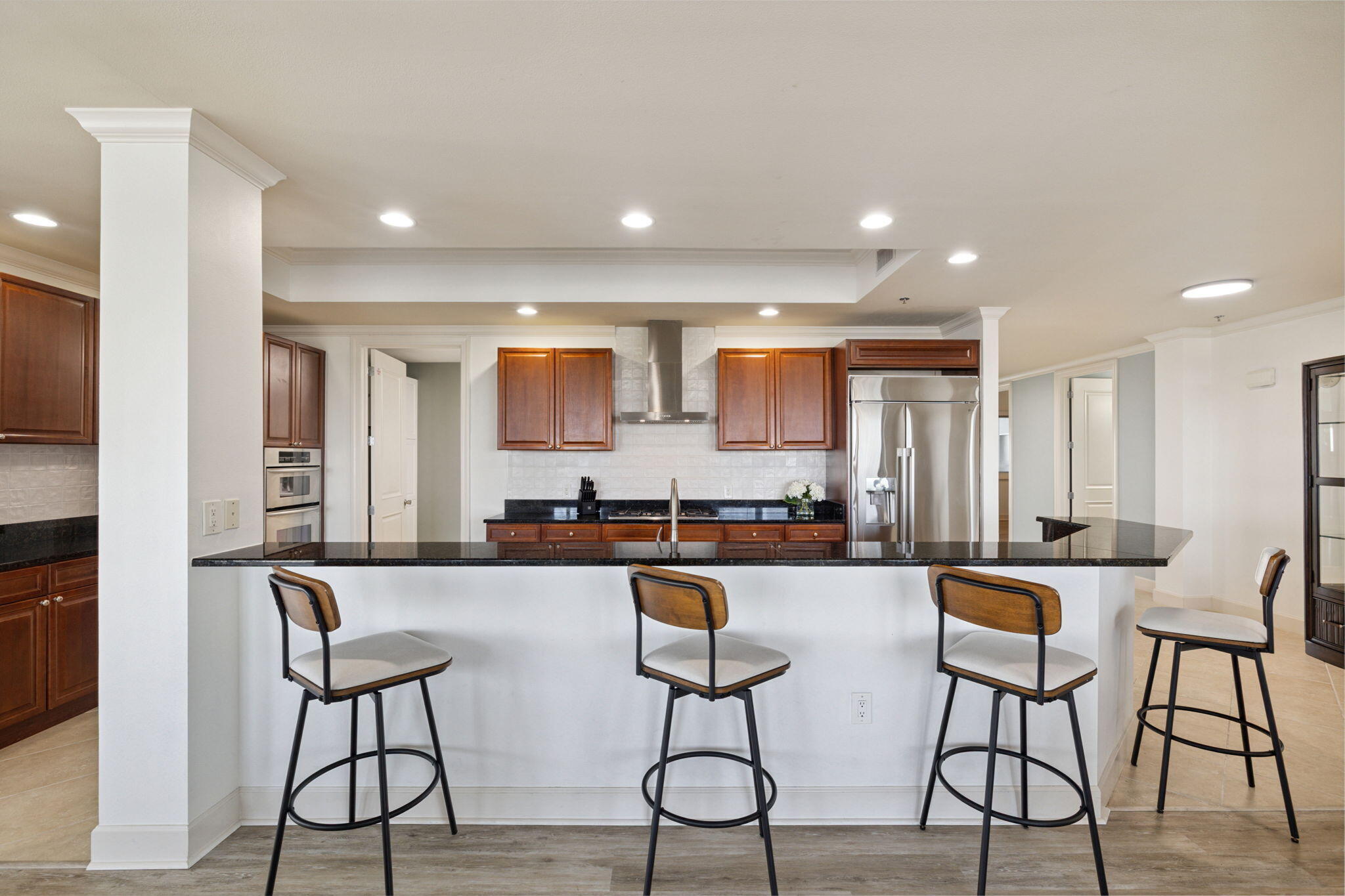 725 Gulf Shore Drive, Unit 902A Destin, FL 32541 - Photo 16 of 102 Kitchen