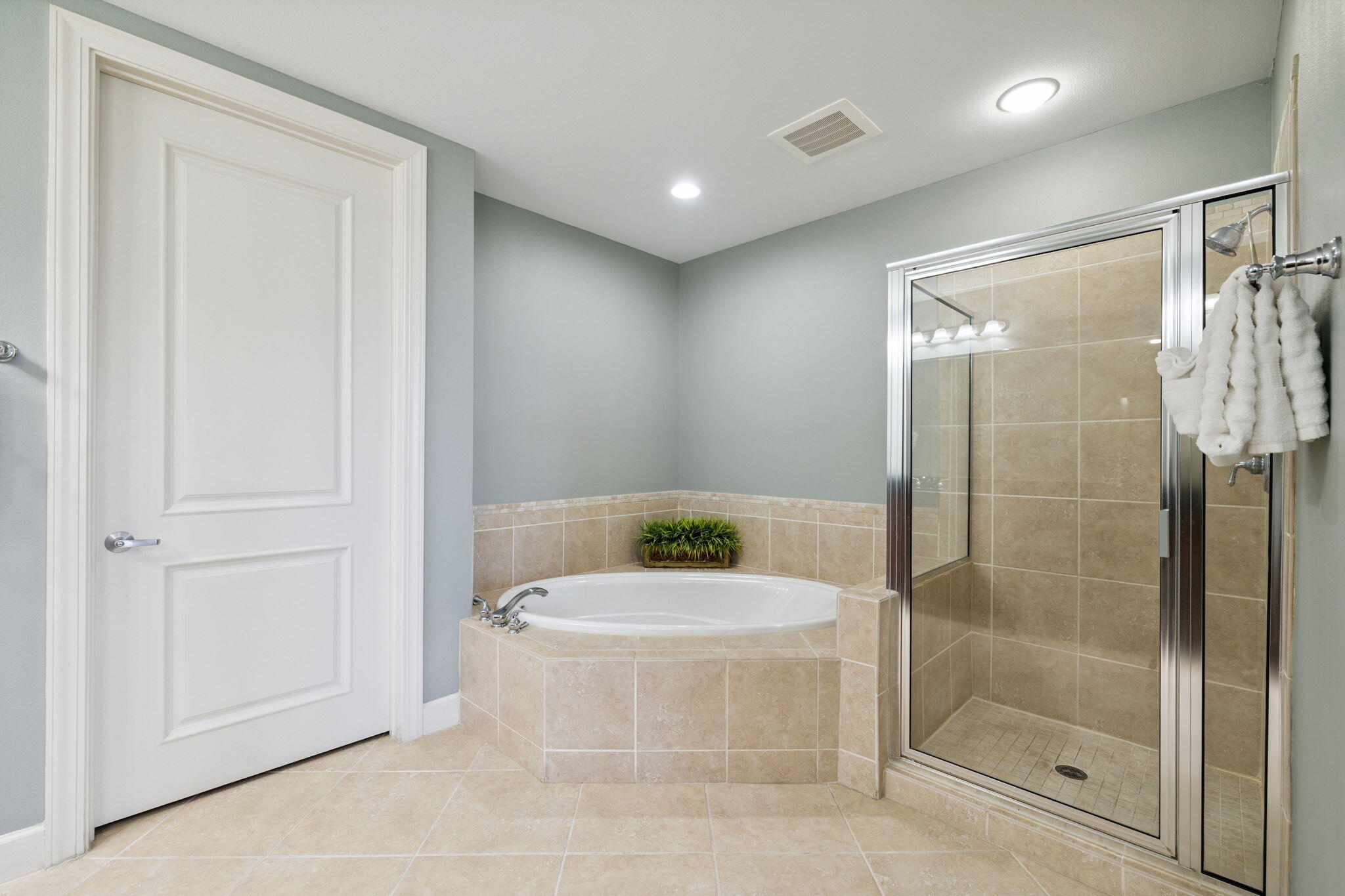 725 Gulf Shore Drive, Unit 902A Destin, FL 32541 - Photo 61 of 102 Main Bedroom's Bath