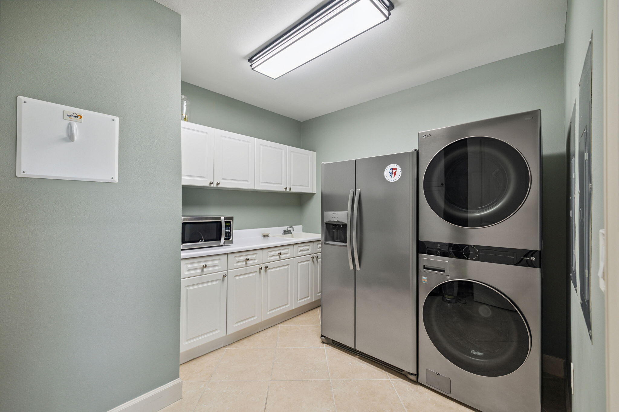 725 Gulf Shore Drive, Unit 902A Destin, FL 32541 - Photo 76 of 102 Butler's Pantry & Laundry Room