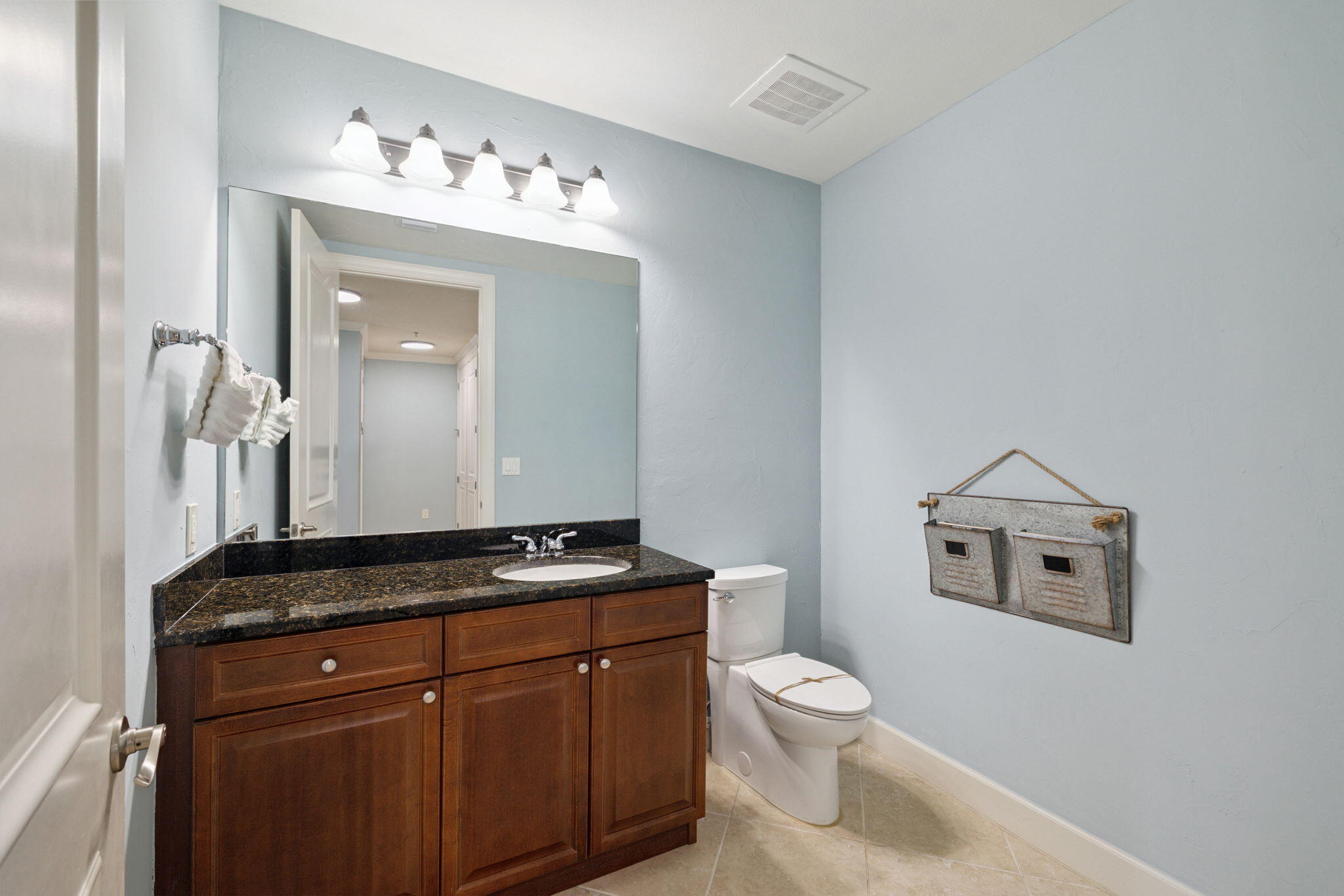 725 Gulf Shore Drive, Unit 902A Destin, FL 32541 - Photo 77 of 102 1/2 Bath at Entry