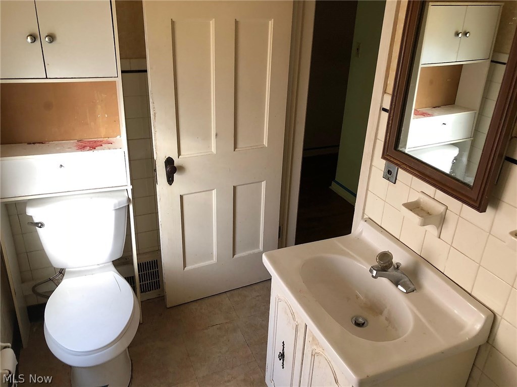 3948 Delmore Road Cleveland Heights, OH 44121 - Photo 13 of 26