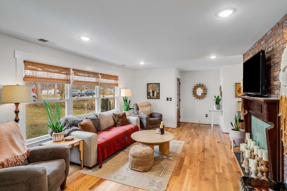 4703 Log Cabin Road Nashville, TN 37216 - Photo 3 of 31 Gallery Image 3