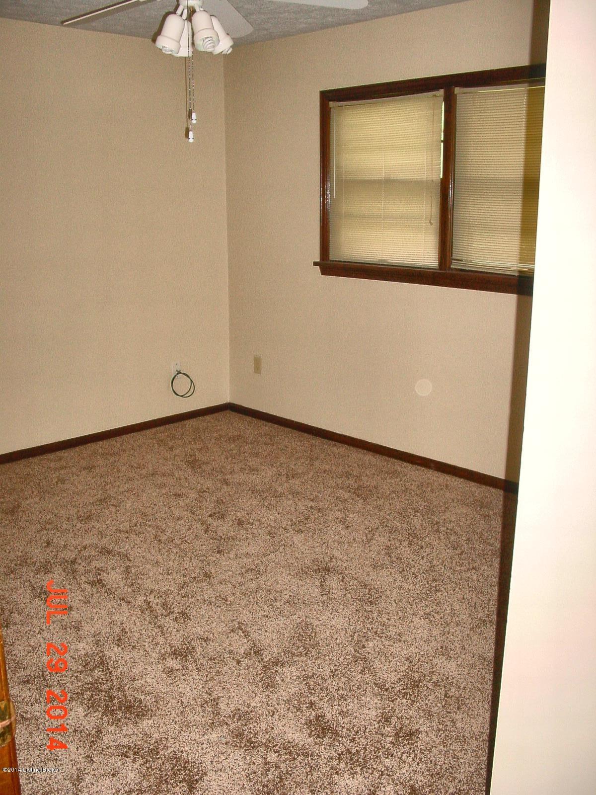 8136 Rochelle Road Louisville, KY 40228 - Photo 8 of 19 DSC00049
