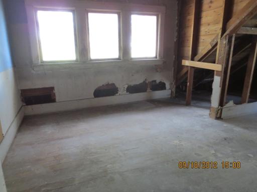 16080 Pratt Road Sandwich, IL 60548 - Photo 8 of 13 an empty room with windows