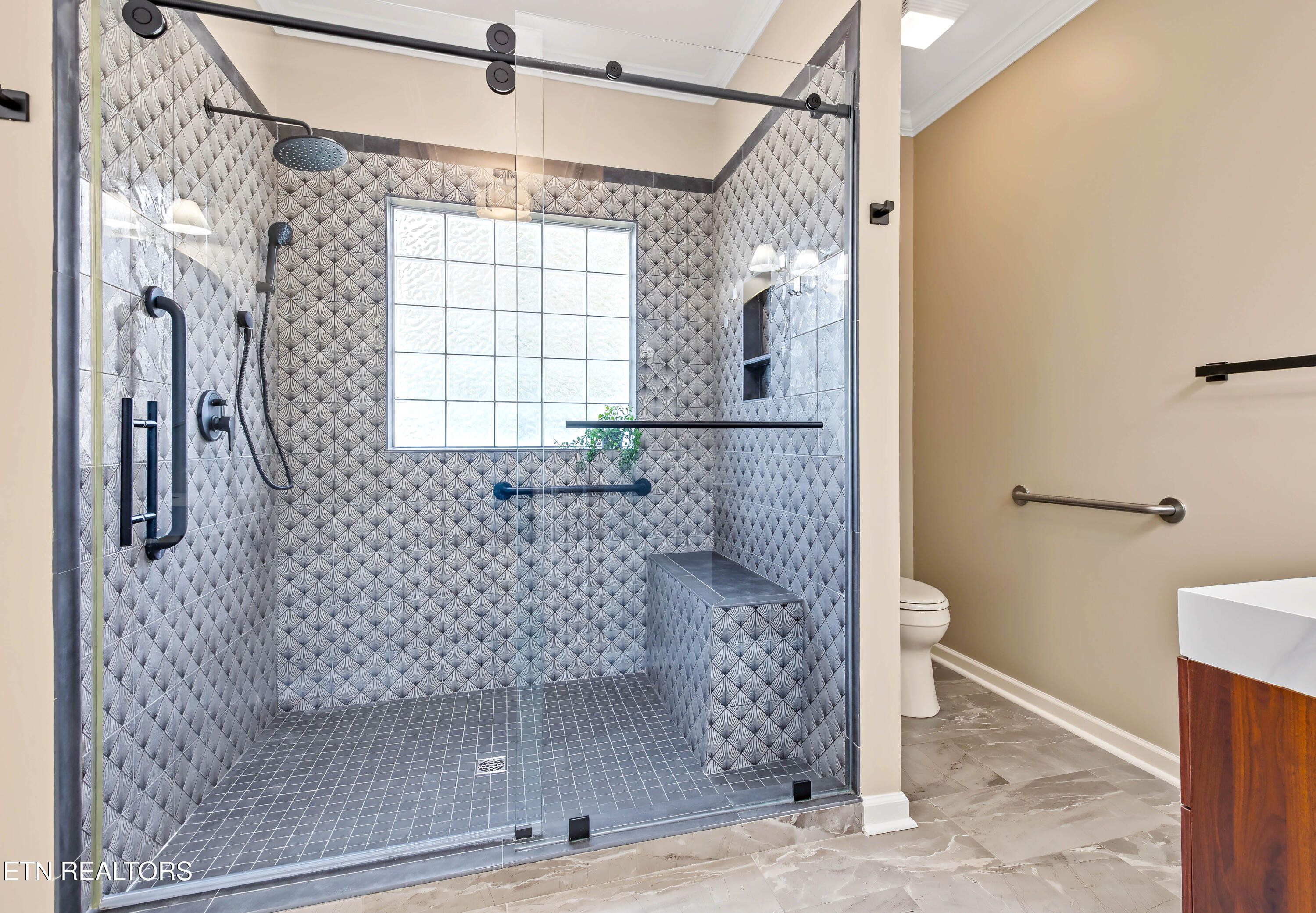 13182 Clear Ridge Road Knoxville, TN 37922 - Photo 3 of 60 Primary Ensuite