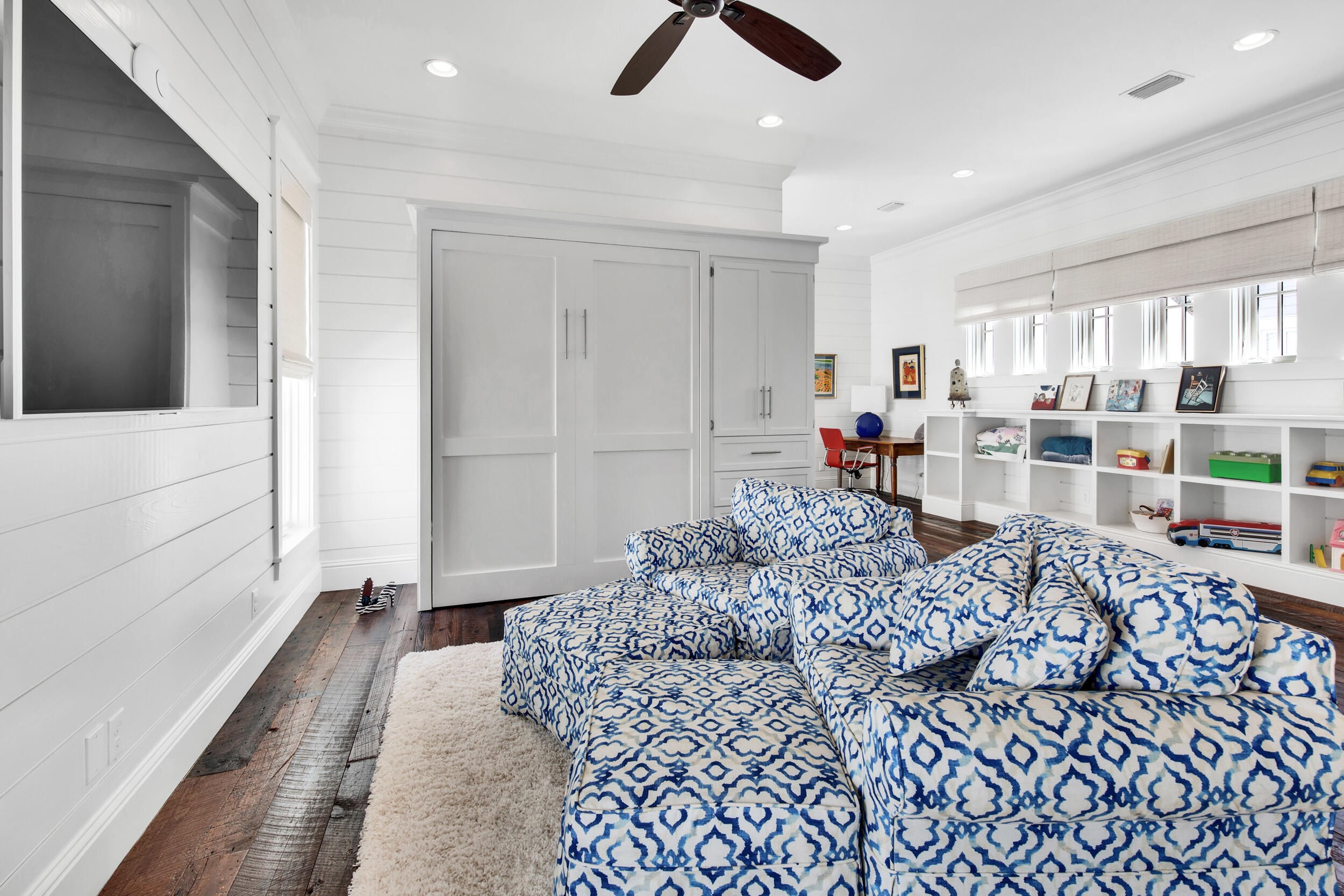 29 Bennett Santa Rosa Beach, FL 32459 - Photo 31 of 60 a living room with furniture and a table