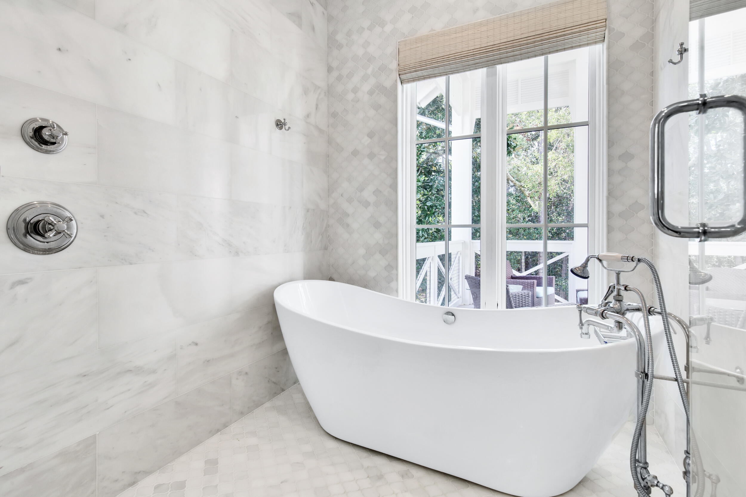 29 Bennett Santa Rosa Beach, FL 32459 - Photo 34 of 60 a white bath tub sitting next to a window