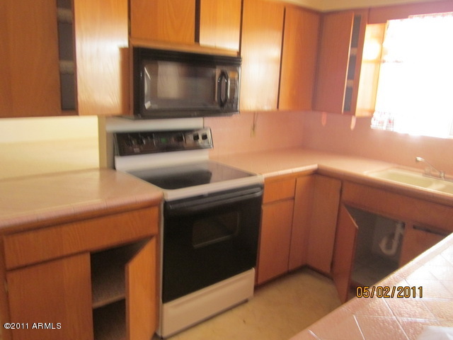 5302 Covina Road Mesa, AZ 85205 - Photo 4 of 13 Kitchen