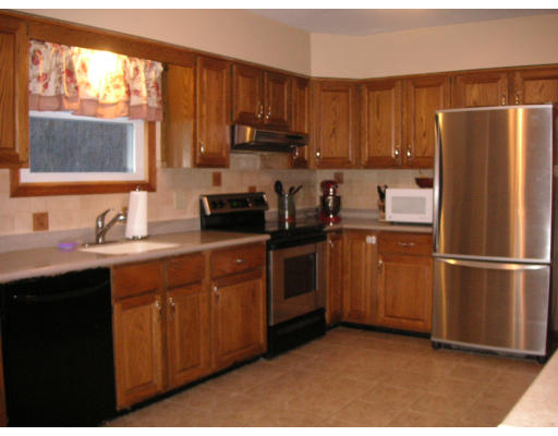 37 Harriman Road Hudson, MA 01749 - Photo 3 of 14 Gallery Image 3